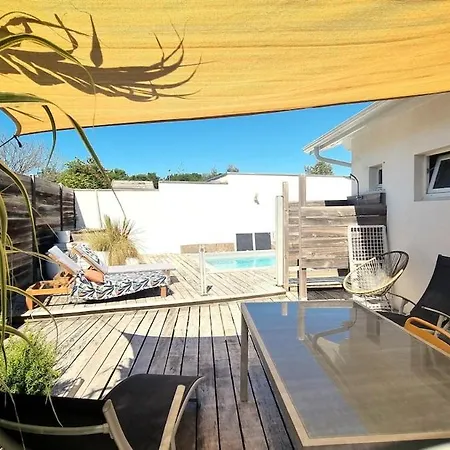 With Pool, Forest, And Ocean Villa Labenne