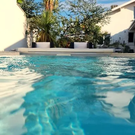 Villa With Pool, Forest, And Ocean