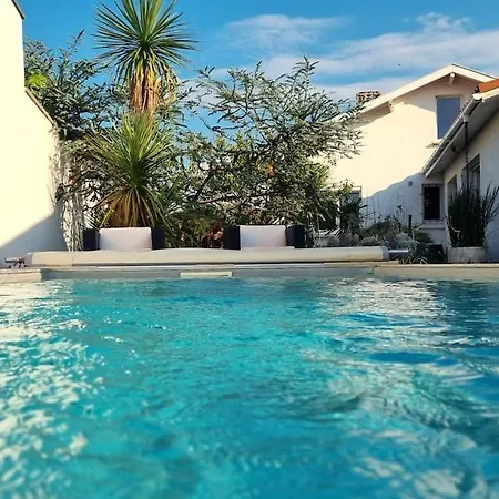 Villa With Pool, Forest, And Ocean